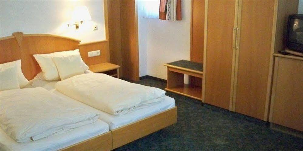 Hotel Zum Hirsch Wertingen Exterior foto